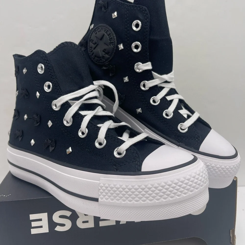 Converse WMNS Black High-Top
CTAS LIFT HI
BLACK/SILVER/WHITE Platform Sneakers - Picture 4 of 15
